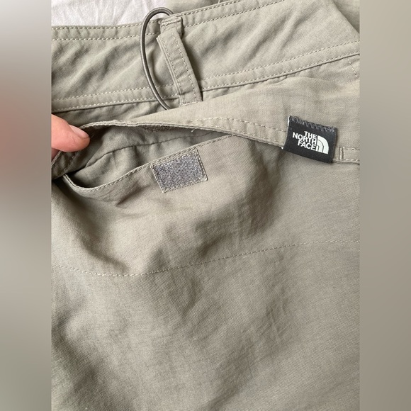 The North Face active adjustable pants (unzip-able to shorts) - Picture 2 of 6